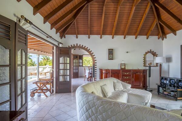 Sunrock 2BR in Colombier - Sundeck, Swimming Pool, Jacuzzi