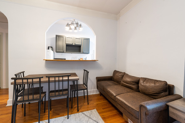1 Bedroom 1 Bath SAS Unit - 10 in NYC!